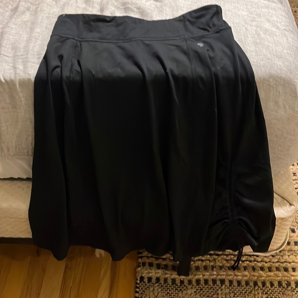 Mountain headwear skirt medium.